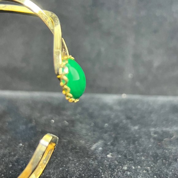 Vintage Gold Tone Green Glass Stone Hinged Bracelet (3499) - Picture 5 of 7